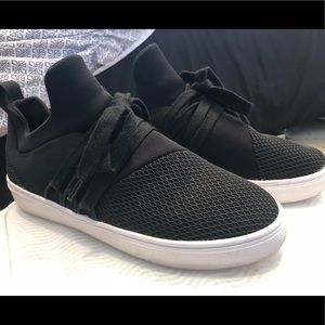 Black Casual Tennis Shoes